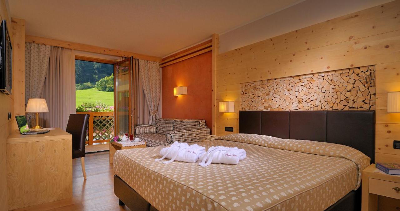 Tevini Dolomites Charming Hotel Commezzadura Room photo