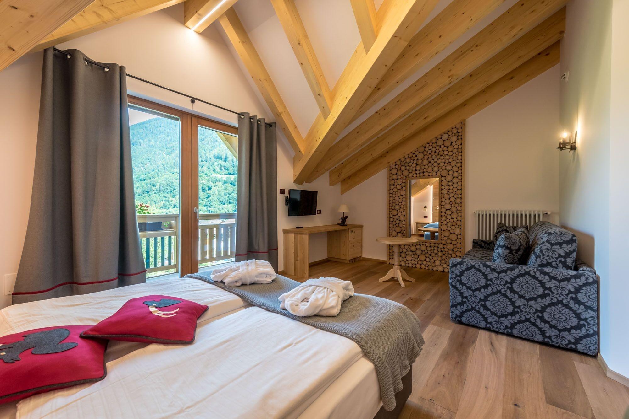 Tevini Dolomites Charming Hotel Commezzadura Room photo