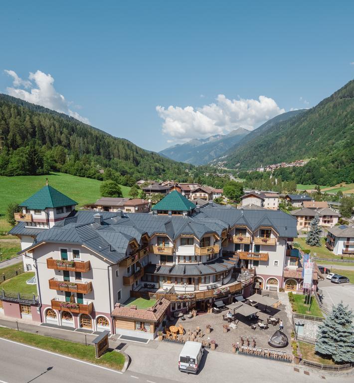 Tevini Dolomites Charming Hotel Commezzadura Exterior photo